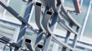 Nahaufnahme graues Geländerelement Pudenz und Heddergott Industrieanstrich GmbH